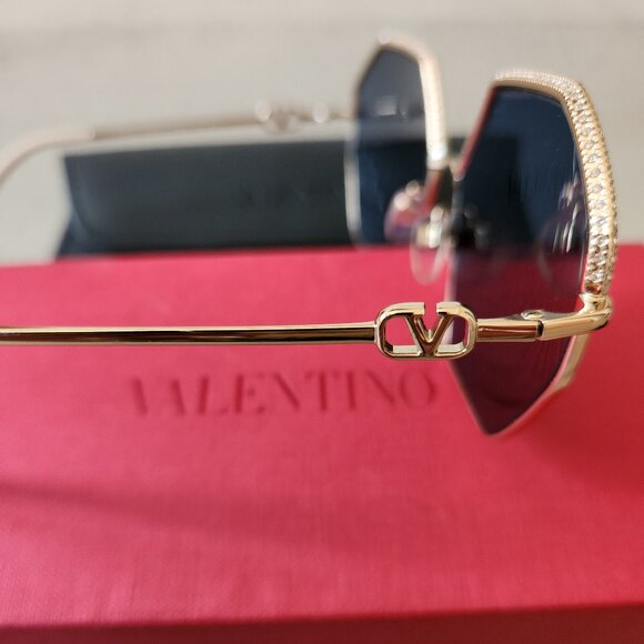 Unisex Valentino Sunglasses - Picture 12 of 15